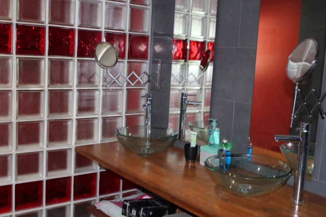 Les Tresors De Lizzie Hotel Coutras Esterno foto