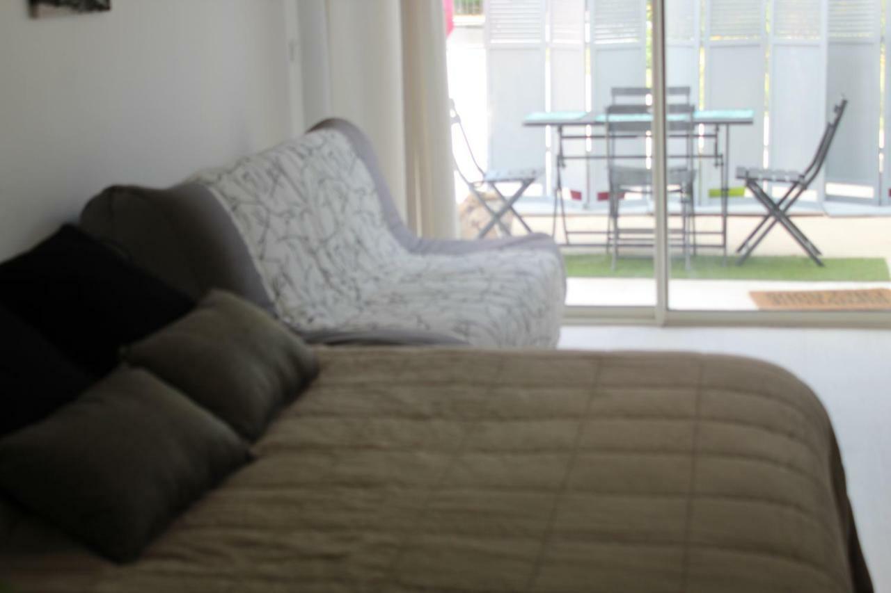 Les Tresors De Lizzie Hotel Coutras Esterno foto