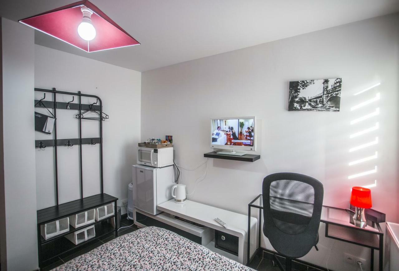 Les Tresors De Lizzie Hotel Coutras Esterno foto