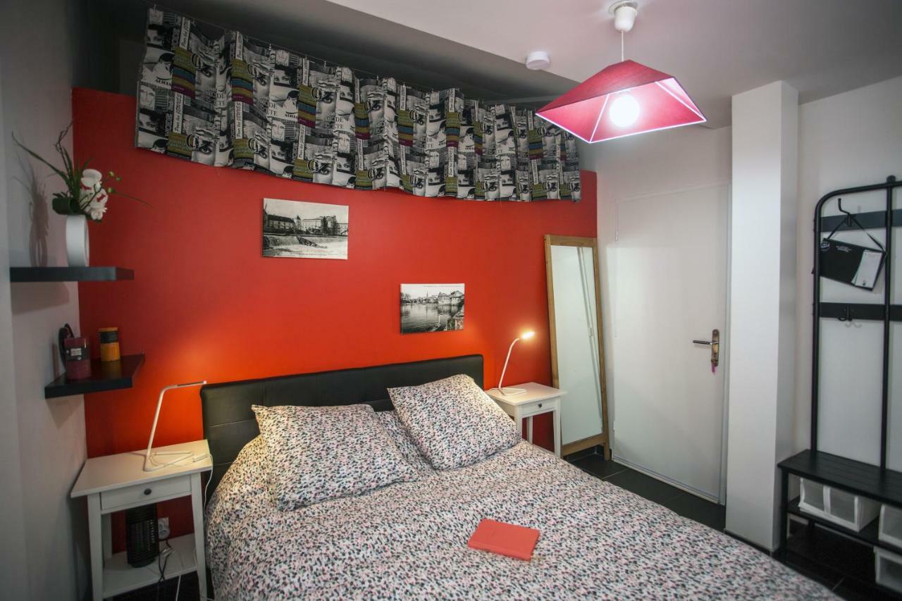 Les Tresors De Lizzie Hotel Coutras Esterno foto